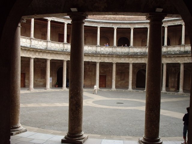 P5250062 Binnenplaats - Palacio de Carlos V - Alhambra - Granada